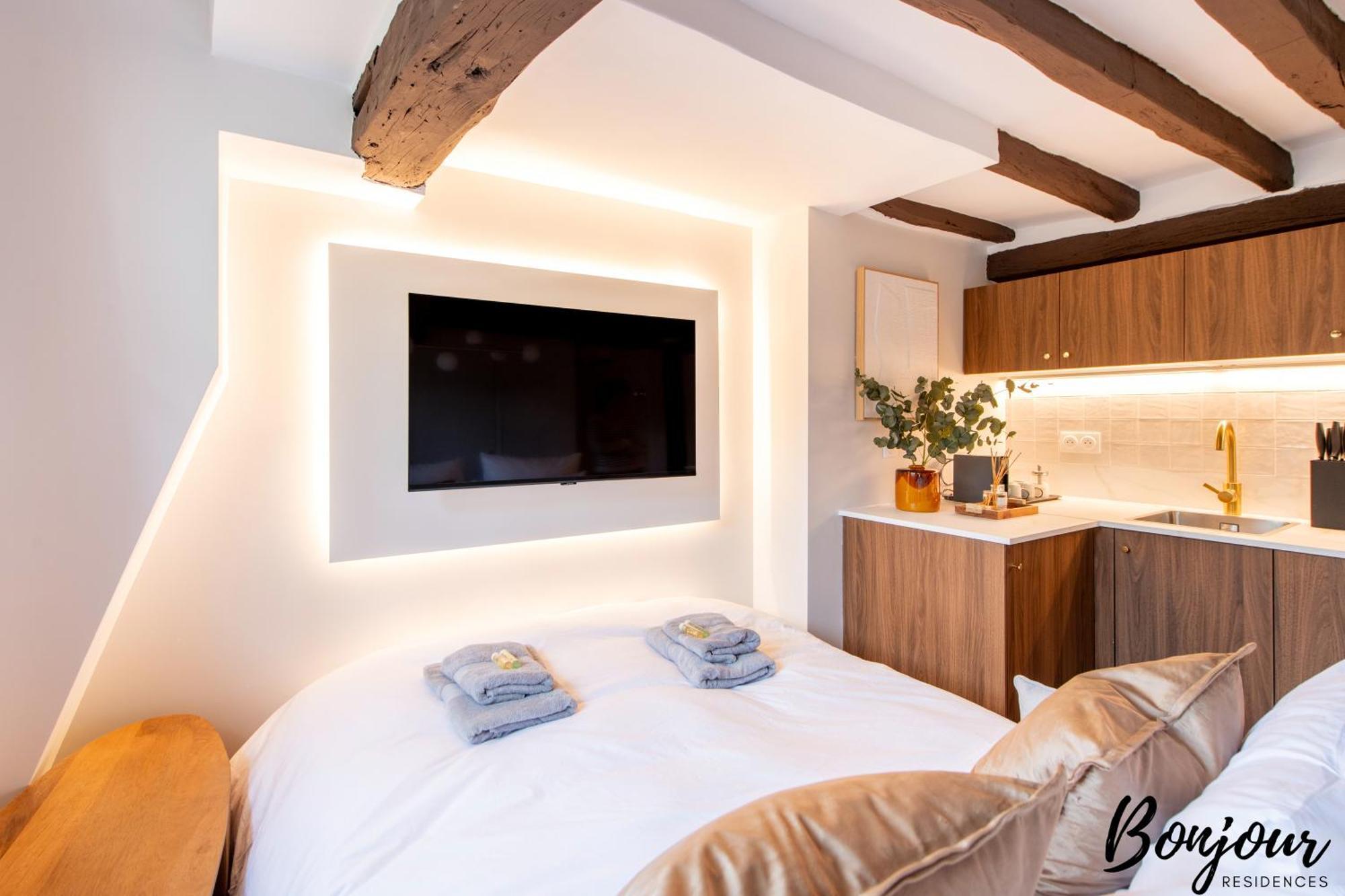 Super - Marais Luxury One-bedroom - Free Parking *