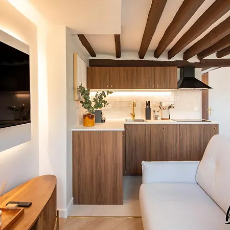 Super Designer One-bedroom - Marais - Free Parking Paris