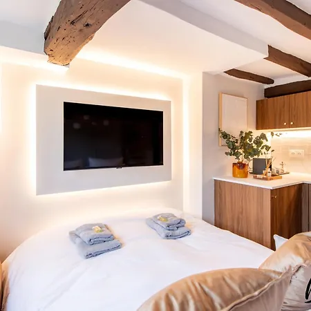 Super Designer One-bedroom - Marais - Free Parking *