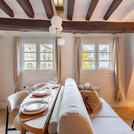 Super Designer One-bedroom - Marais - Free Parking Apartment *