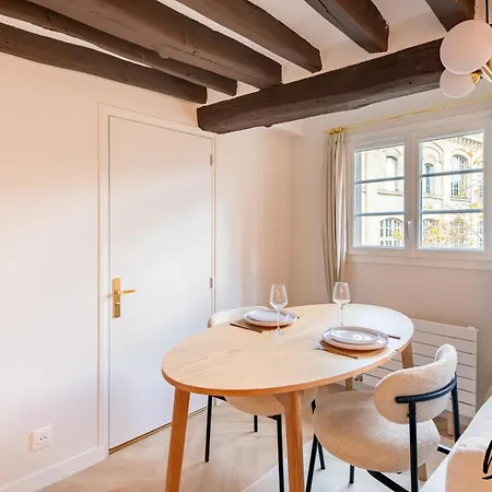 Super Designer One-bedroom - Marais - Free Parking Apartment Paris