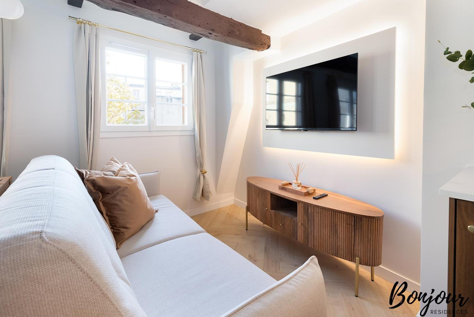 Super - Marais Luxury One-bedroom - Free Parking Apartment *